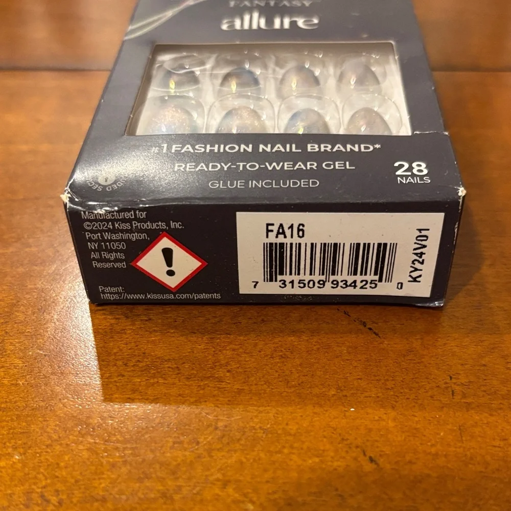 KISS Gel Fantasy Allure Nail‎ Kit - Iridescent Silver